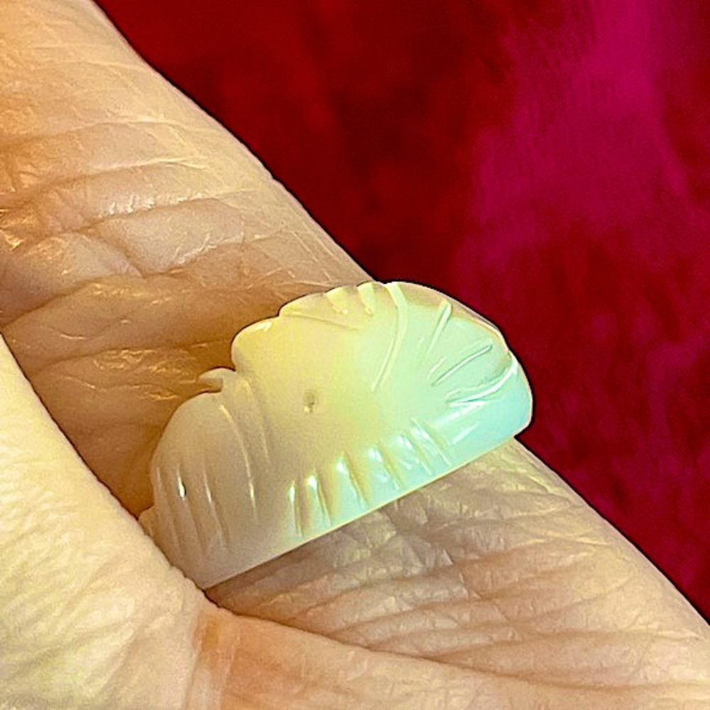 Mother of pearl ring hand carved tribal marked artisan vtg sz 7 1/2 White Lite